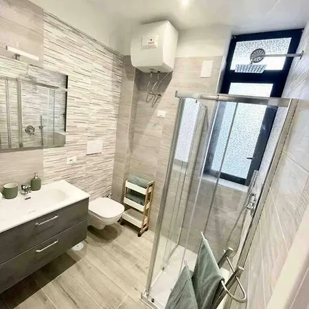 Center And Station Бари